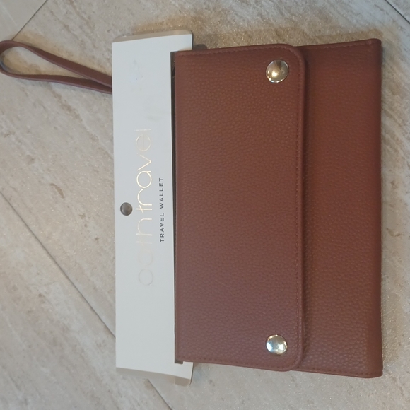 NWT Path Travel Wallet - Picture 1 of 7